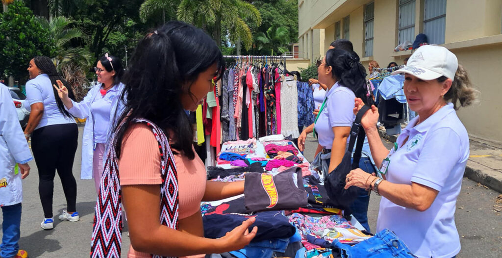 play-media-entretenimiento-acompano-el-pulguero-solidario-de-las-damas-verdes-en-cali-01