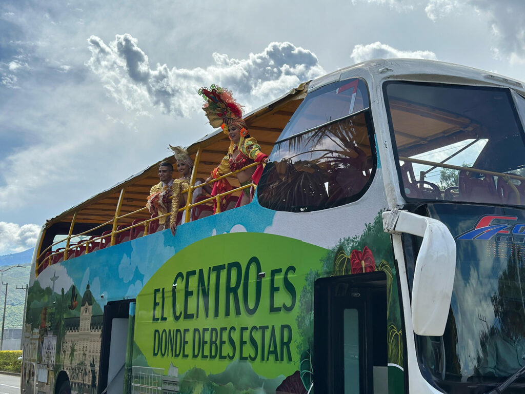bus-panoramico-vuelve-a-rodar-por-cali-paseos-gratis-para-calenos-y-visitantes-03