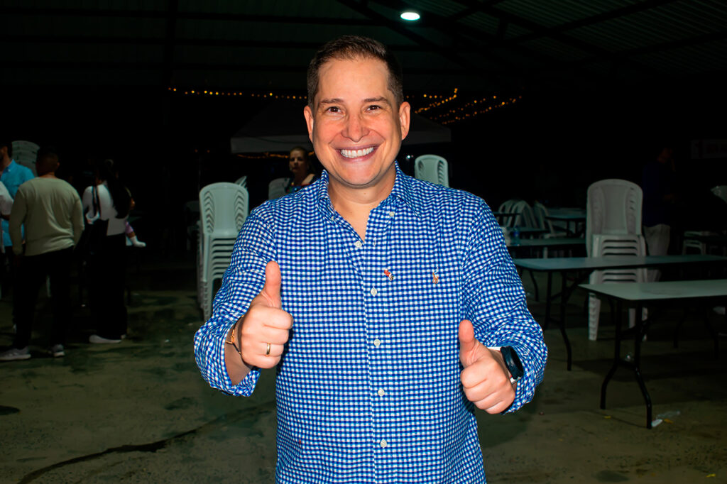 una-noche-de-fiesta-y-musica-con-julian-rojas-organizada-por-el-diputado-daniel-hoyos-05