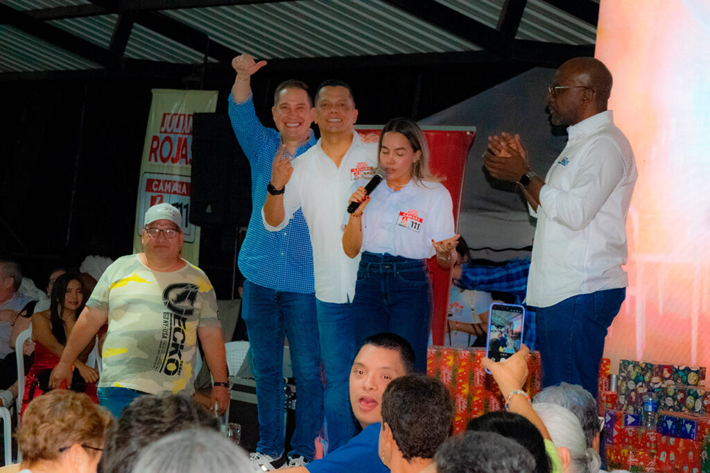 una-noche-de-fiesta-y-musica-con-julian-rojas-organizada-por-el-diputado-daniel-hoyos-06