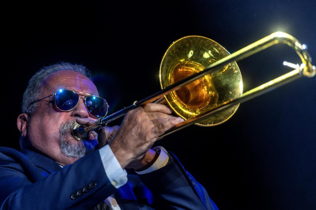 fallece-willie-colon-leyenda-inmortal-de-la-salsa-y-voz-historica-del-trombon-atino-01