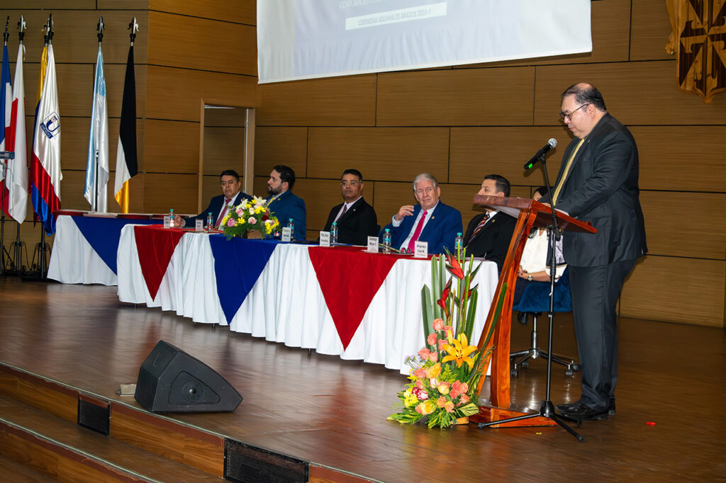 educacion-y-esfuerzo-141-profesionales-recibieron-su-titulo-en-unicuces-03