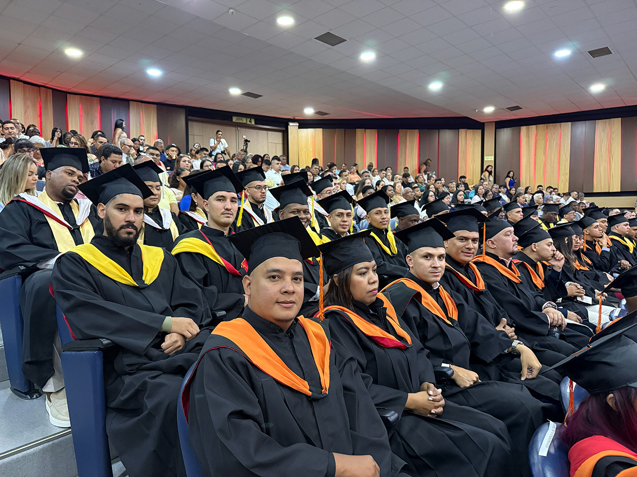 educacion-y-esfuerzo-141-profesionales-recibieron-su-titulo-en-unicuces-04