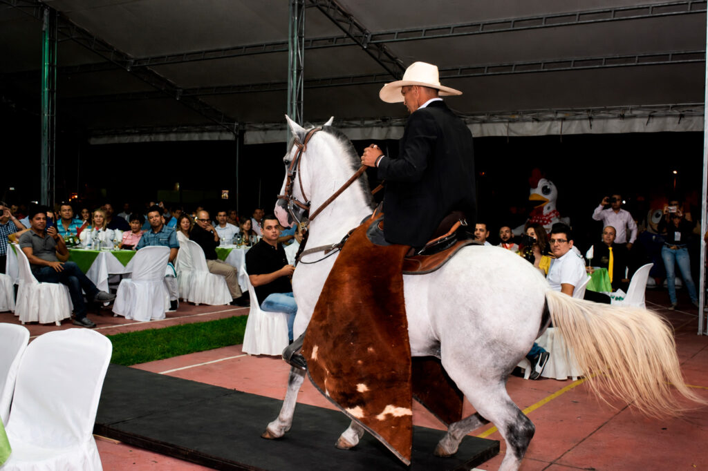 la-tradicion-vuelve-a-cabalgar-buga-inaugura-su-73-feria-agropecuaria-02