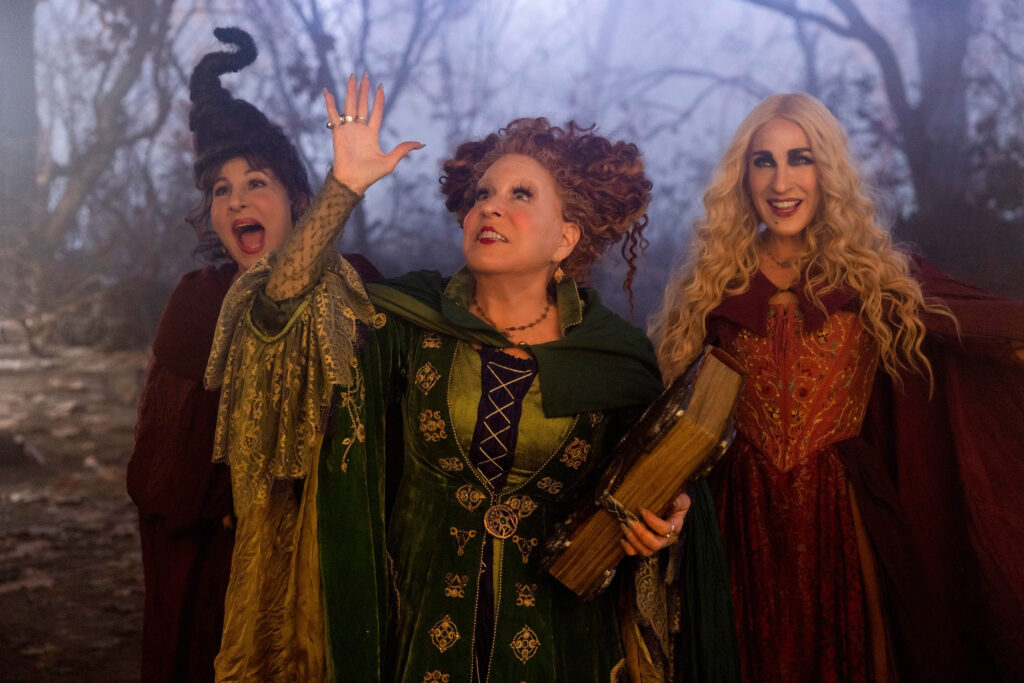 hocus-pocus-2-las-hermanas-sanderson-regresan-para-una-nueva-noche-de-halloween-01